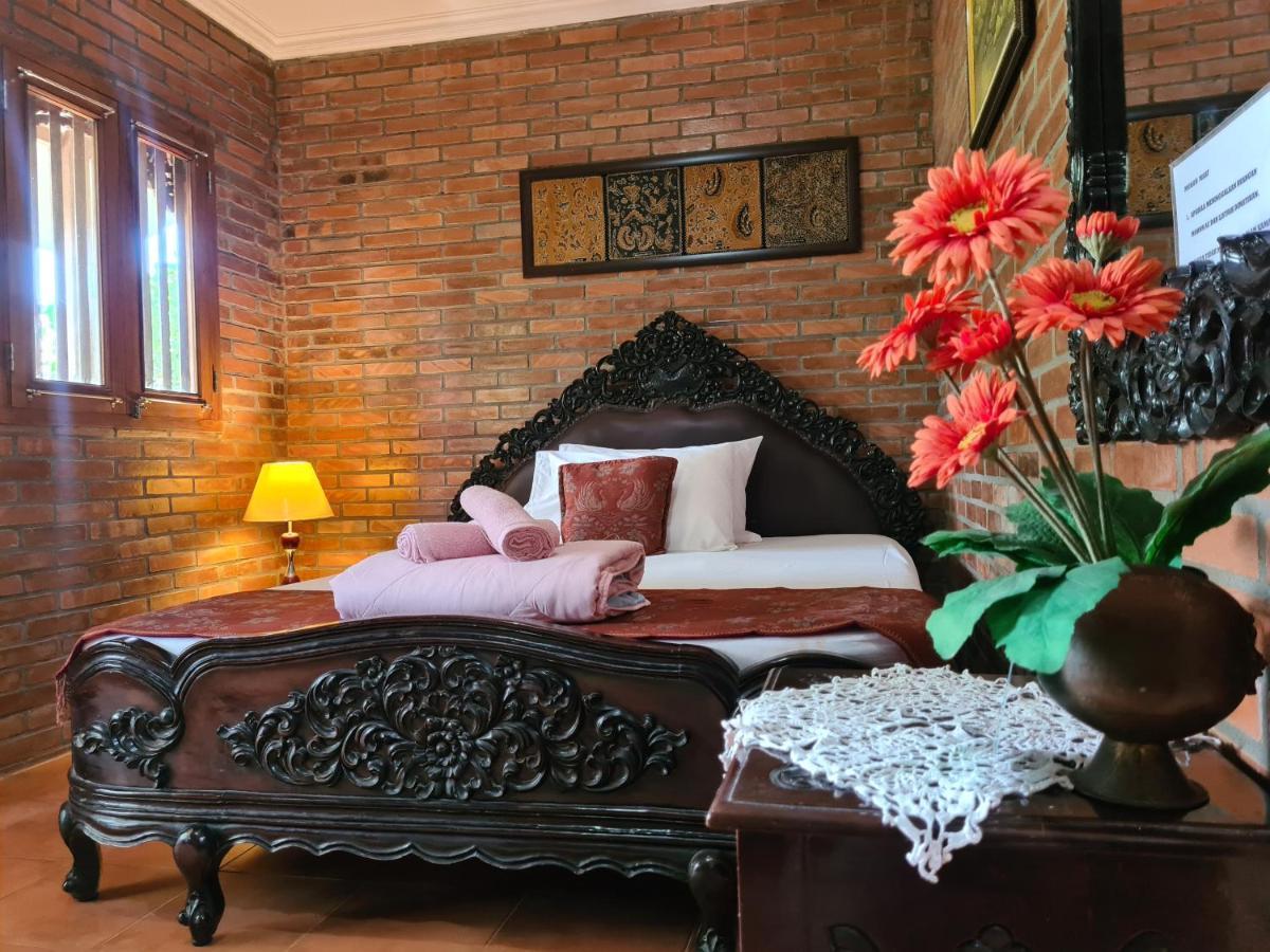 Ndalem Suryo Saptono Guest House Tugu Exterior foto