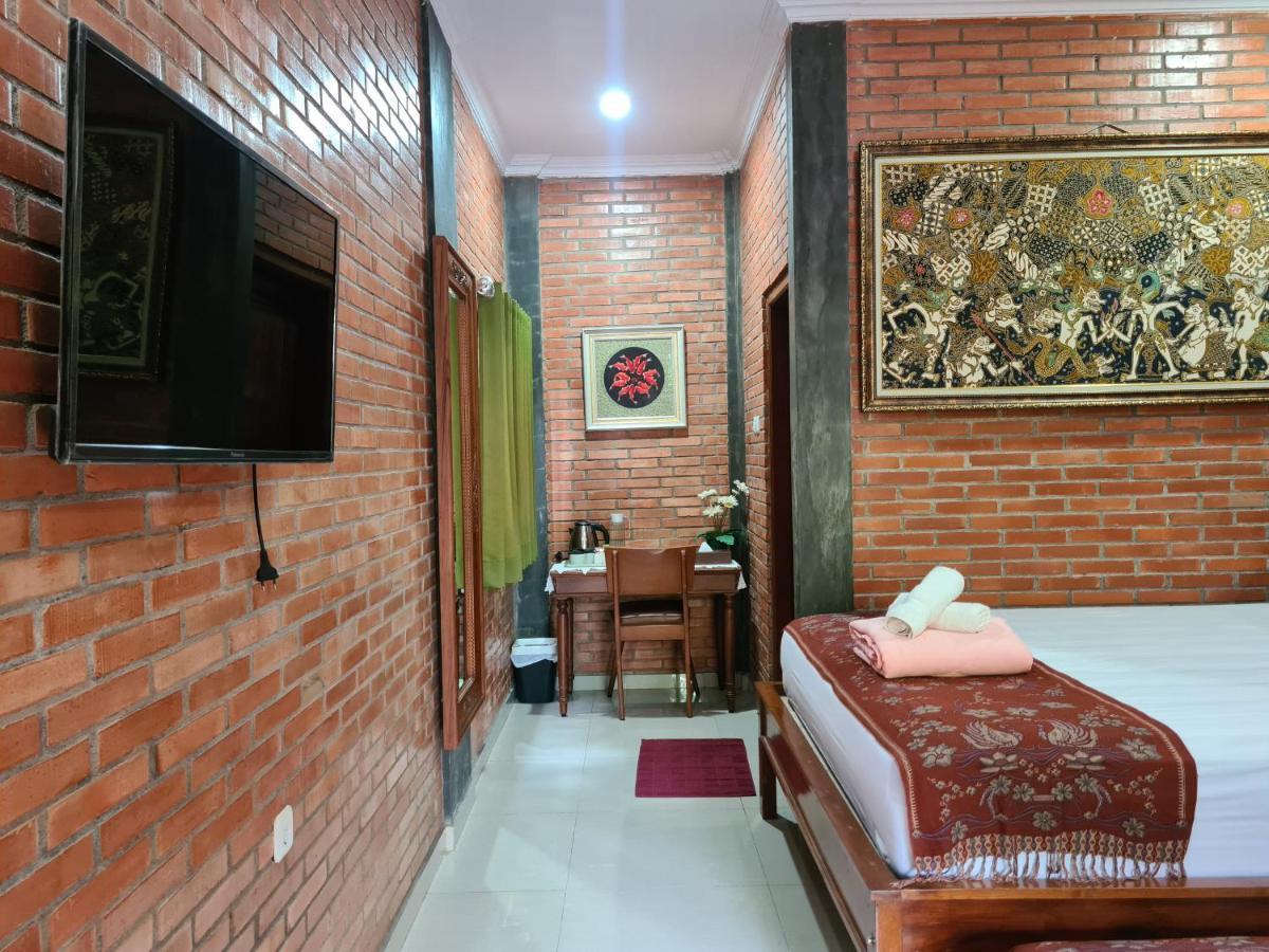 Ndalem Suryo Saptono Guest House Tugu Exterior foto