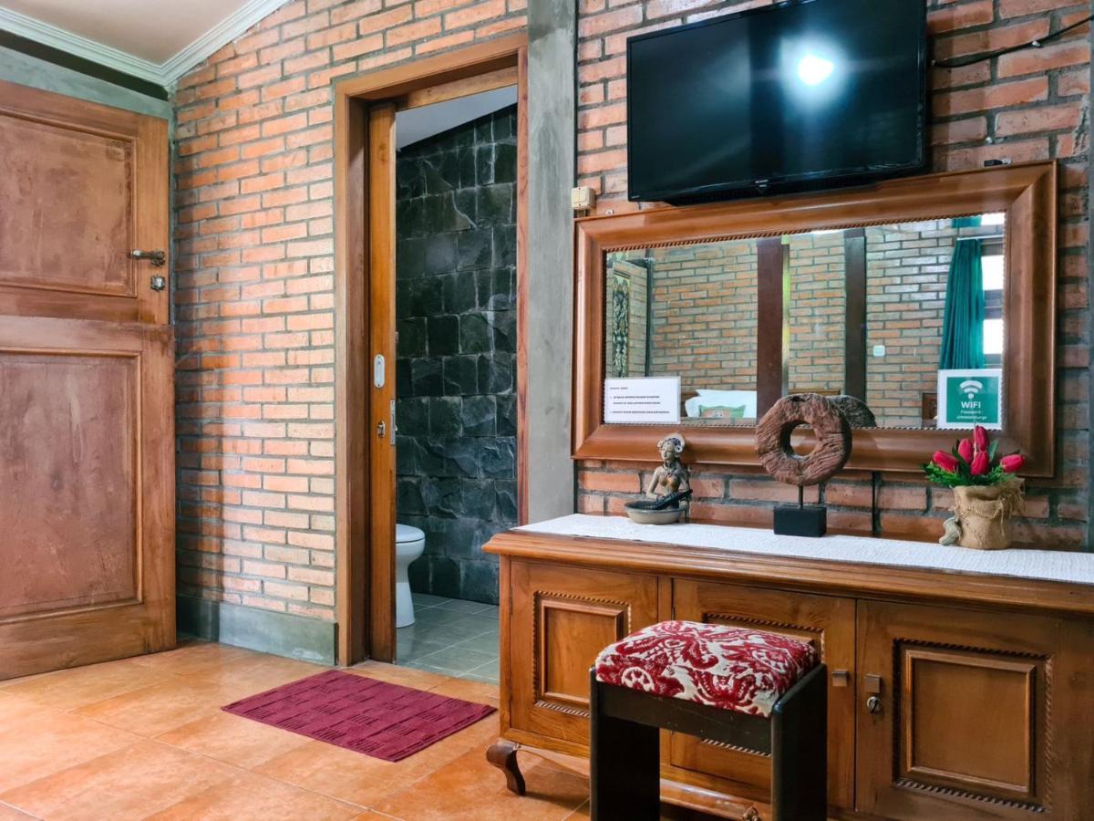 Ndalem Suryo Saptono Guest House Tugu Exterior foto