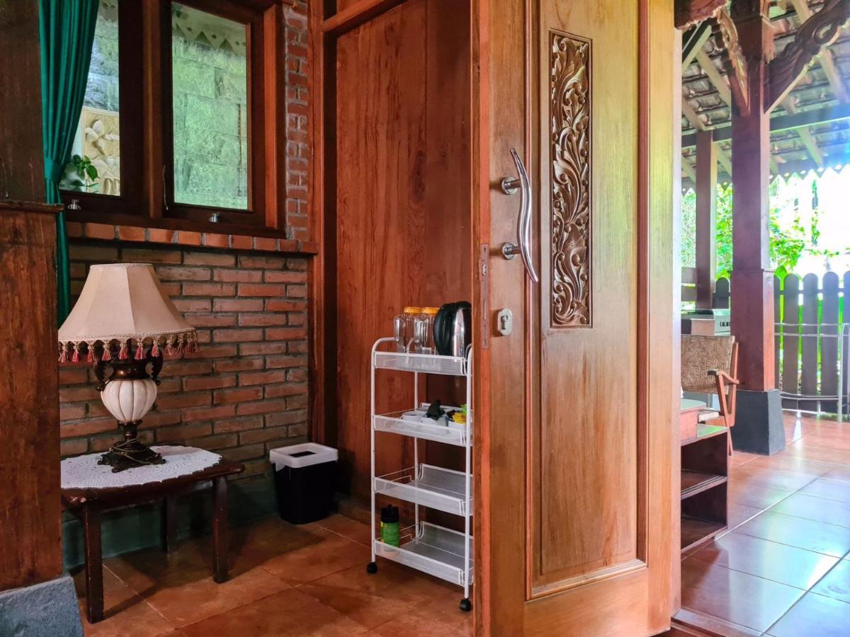 Ndalem Suryo Saptono Guest House Tugu Exterior foto