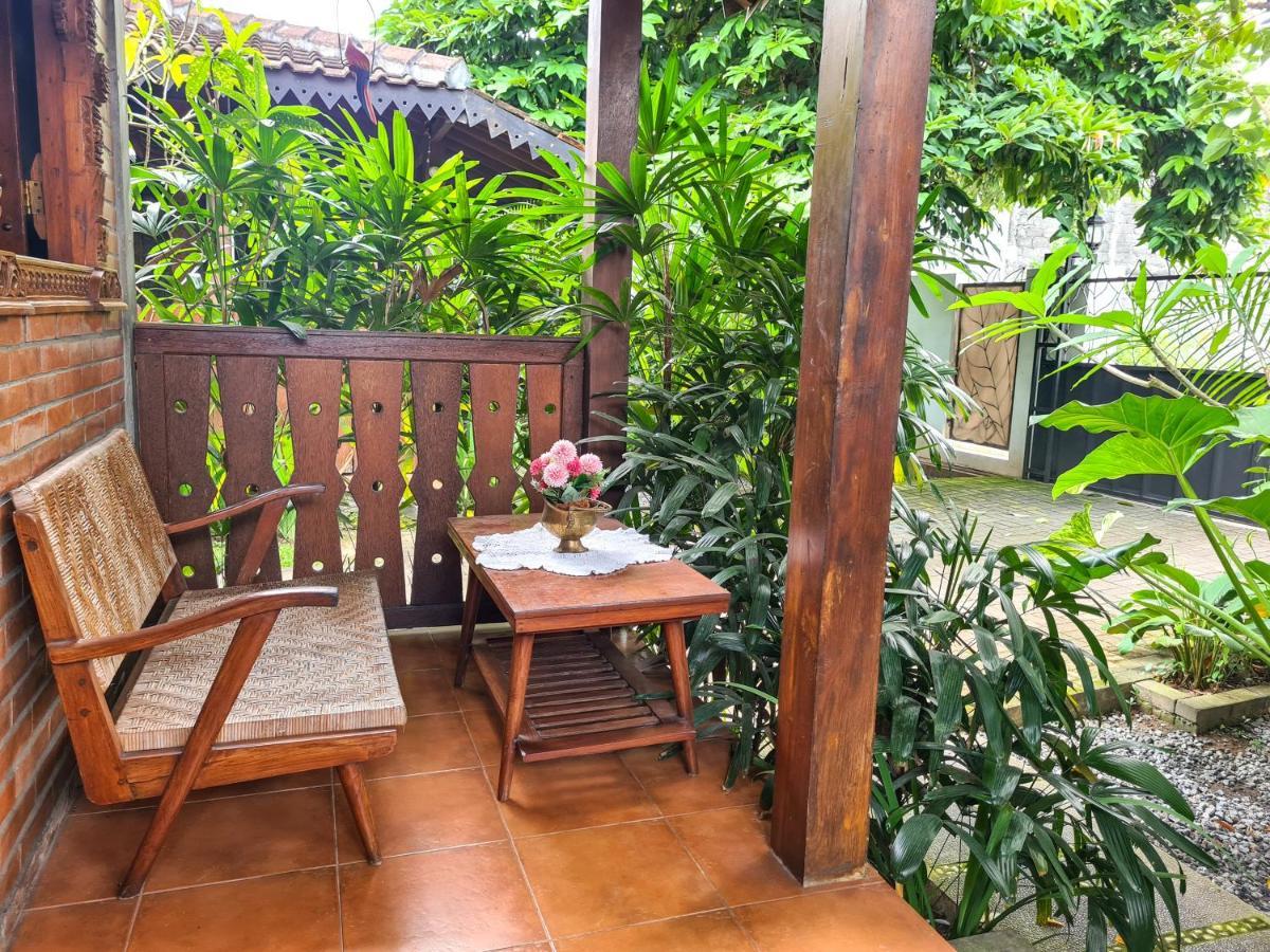 Ndalem Suryo Saptono Guest House Tugu Exterior foto