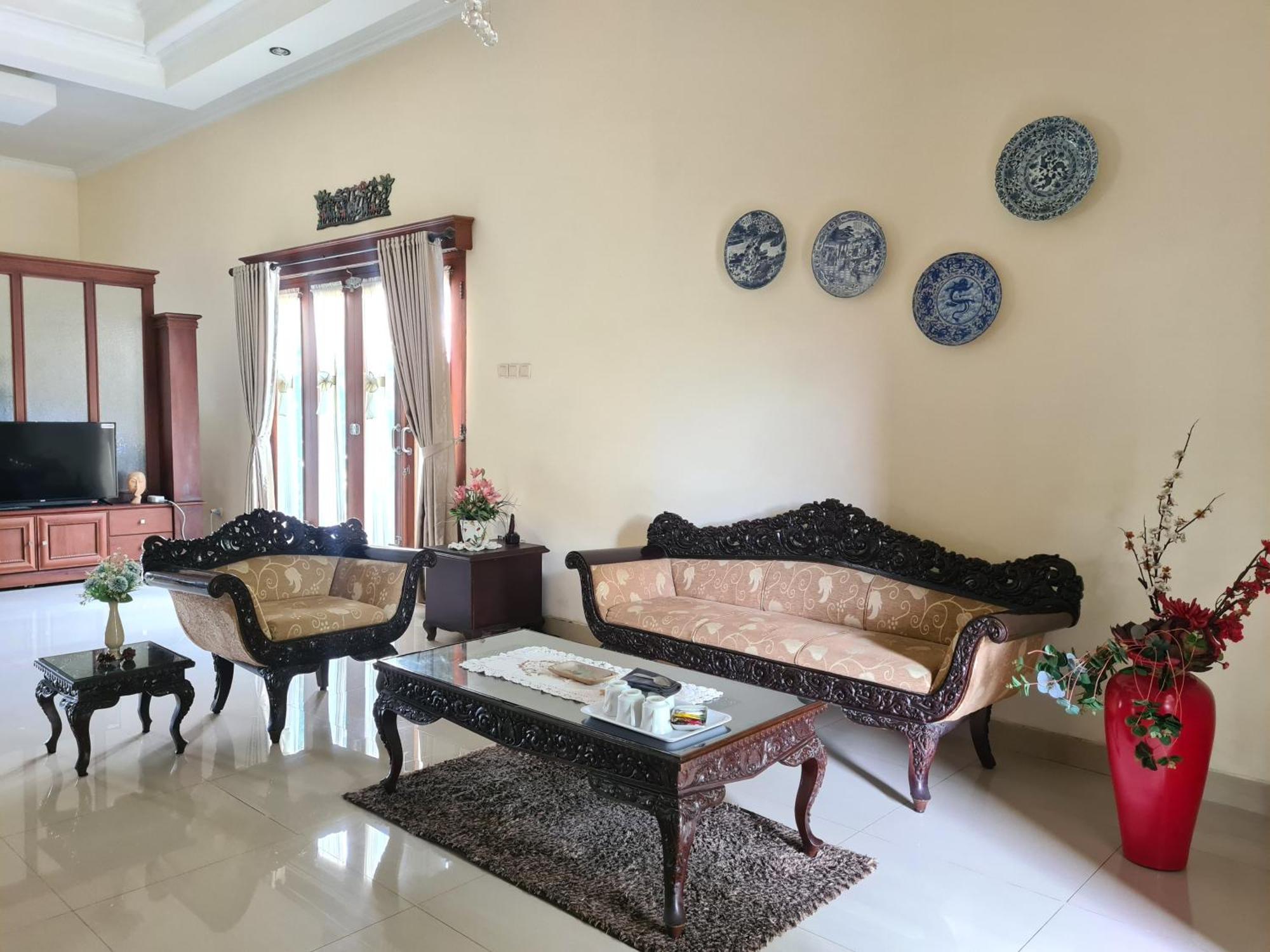 Ndalem Suryo Saptono Guest House Tugu Exterior foto